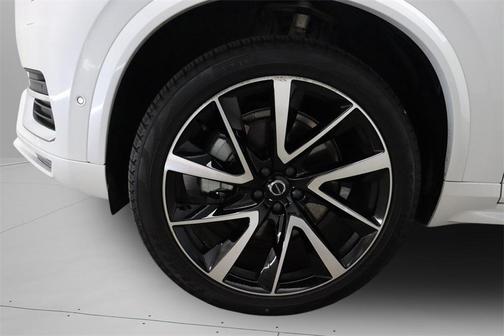 2024 Volvo XC90 B6 Ultimate Bright Theme 7-Seater