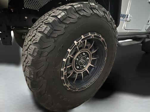 Silver Zynith Clearcoat 2023 Jeep Wrangler 4xe Sahara