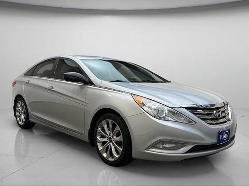 Radiant Silver Metallic 2013 Hyundai SONATA SE 2.0T