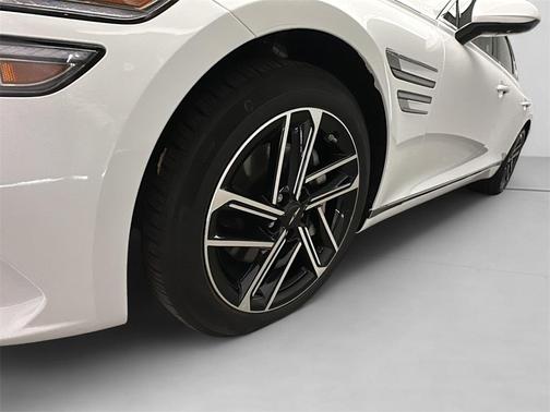 2025 Genesis G80 2.5T