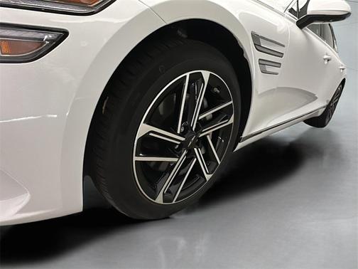 2025 Genesis G80 2.5T
