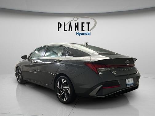 Gray Pearl 2024 Hyundai ELANTRA HEV Limited