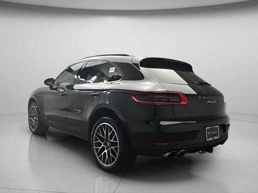 Jet Black Metallic 2018 Porsche Macan S