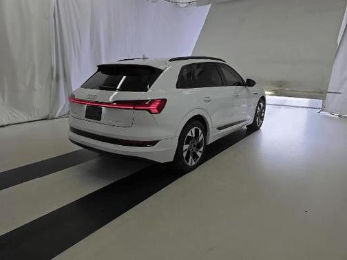 2021 Audi e-tron Premium