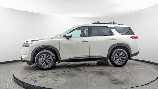 2023 Nissan Pathfinder SV