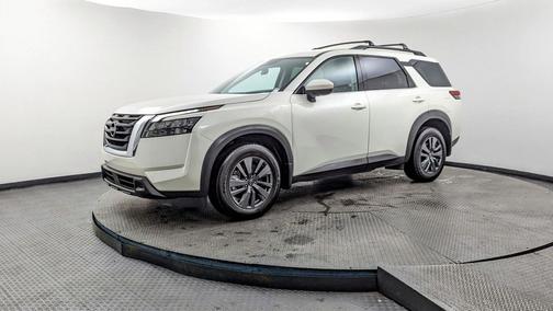 2023 Nissan Pathfinder SV