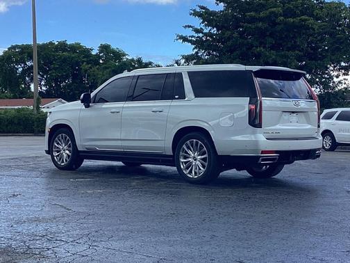 2022 Cadillac Escalade ESV Premium Luxury