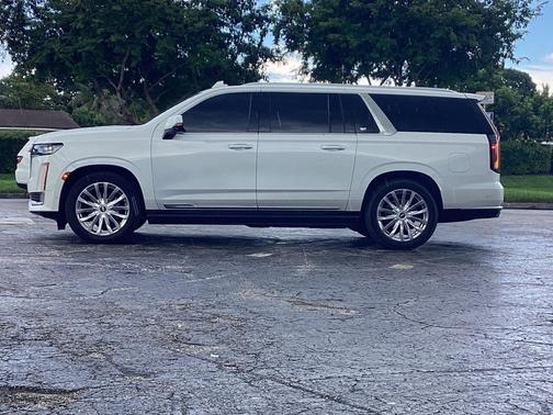 2022 Cadillac Escalade ESV Premium Luxury