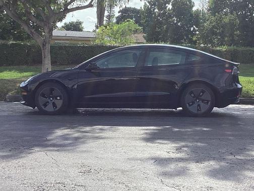 2022 Tesla Model 3 Standard Range
