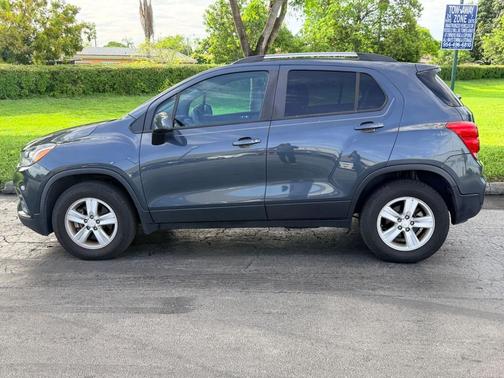 Shadow Gray Metallic 2021 Chevrolet Trax LT