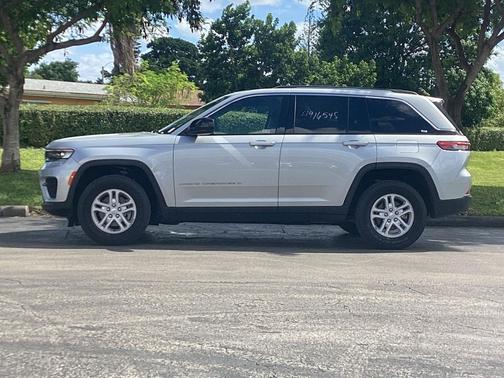 2023 Jeep Grand Cherokee Laredo