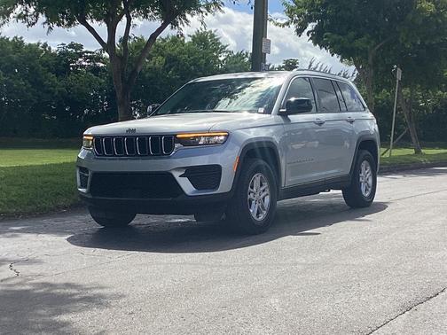 2023 Jeep Grand Cherokee Laredo
