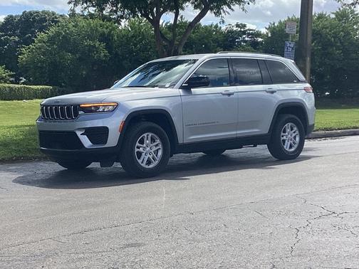 2023 Jeep Grand Cherokee Laredo