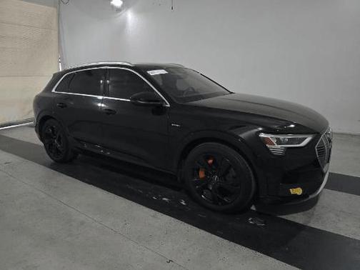 2022 Audi e-tron Premium