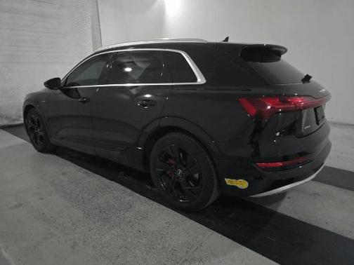 2022 Audi e-tron Premium