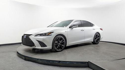 2022 Lexus ES 300h F SPORT