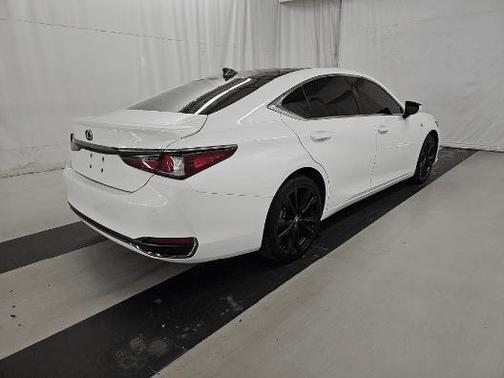 2022 Lexus ES 300h F SPORT