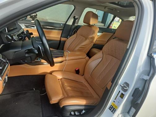 2022 BMW 740 i xDrive