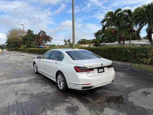 2022 BMW 740 i xDrive