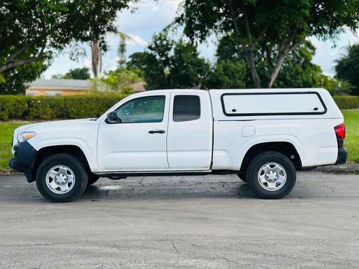 2022 Toyota Tacoma SR