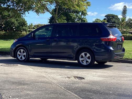 2019 Toyota Sienna SE