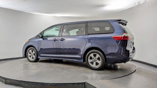 2019 Toyota Sienna SE