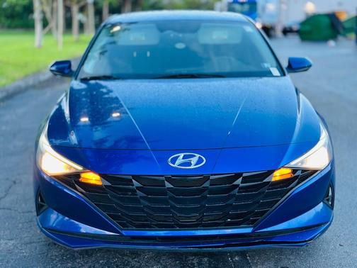 2021 Hyundai ELANTRA SE