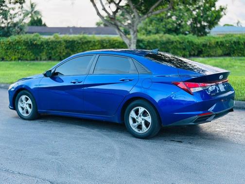 2021 Hyundai ELANTRA SE