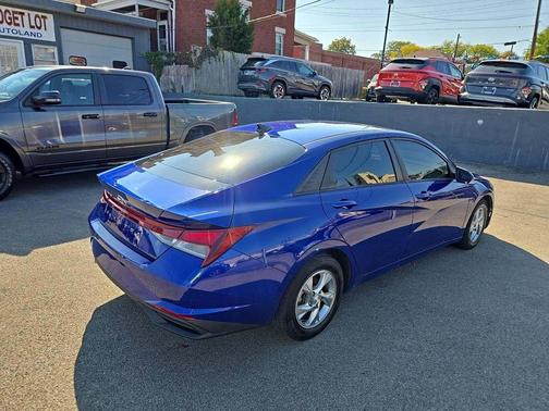 2021 Hyundai ELANTRA SE