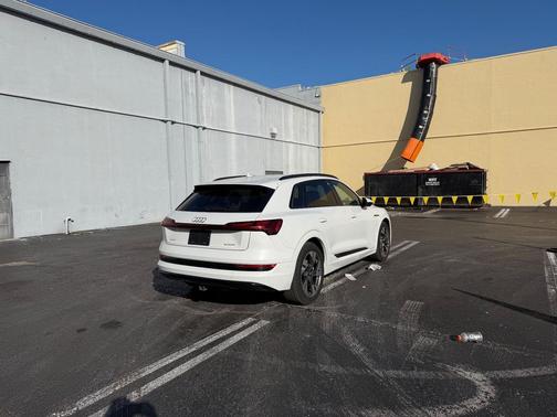 2022 Audi e-tron Premium