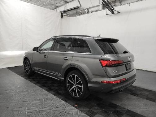 2022 Audi Q7 55 Premium Plus