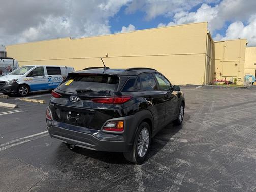 2021 Hyundai KONA SEL
