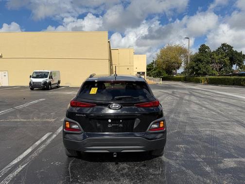 2021 Hyundai KONA SEL