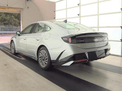 2024 Hyundai SONATA Hybrid SE