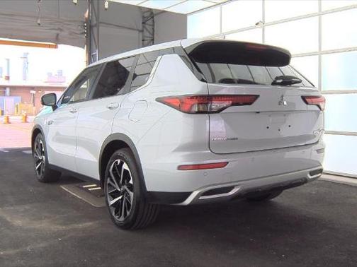 2023 Mitsubishi Outlander PHEV SE S-AWC