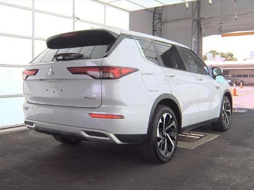 2023 Mitsubishi Outlander PHEV SE S-AWC