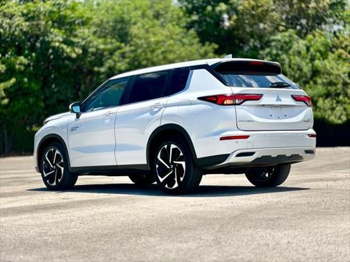 2023 Mitsubishi Outlander PHEV SE S-AWC