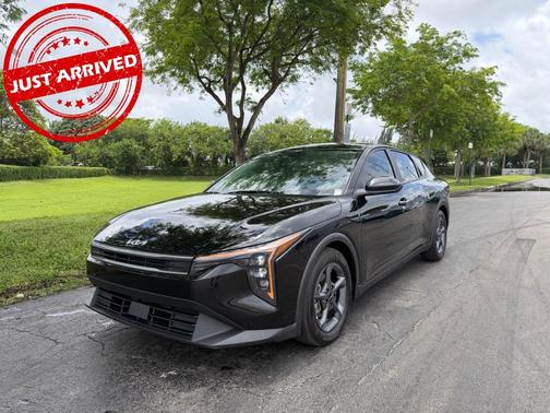 Aurora Black Pearl 2025 Kia K4 LXS