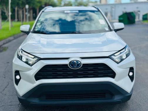 2023 Toyota RAV4 Hybrid XLE Premium