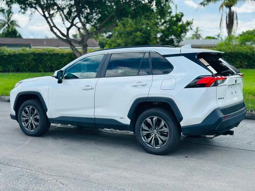 2023 Toyota RAV4 Hybrid XLE Premium