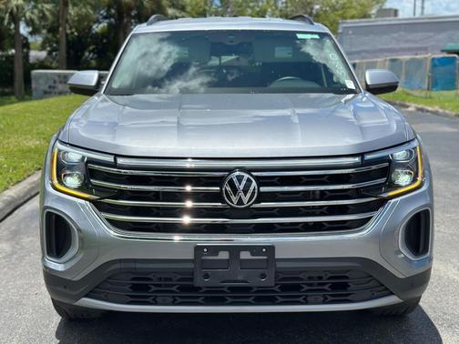 Silver Mist Metallic 2025 Volkswagen Atlas 2.0T SE w/Technology