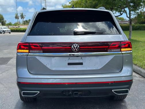 Silver Mist Metallic 2025 Volkswagen Atlas 2.0T SE w/Technology