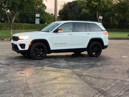 2022 Jeep Grand Cherokee Altitude