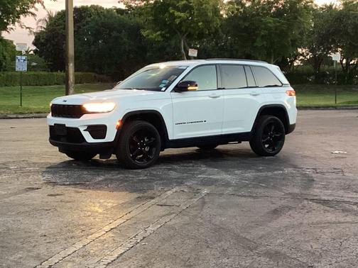 2022 Jeep Grand Cherokee Altitude