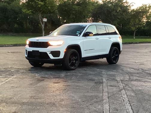 2022 Jeep Grand Cherokee Altitude