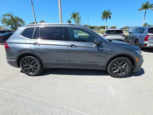 Platinum Gray Metallic 2023 Volkswagen Tiguan 2.0T SE