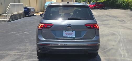 Platinum Gray Metallic 2023 Volkswagen Tiguan 2.0T SE