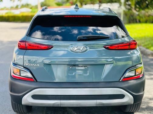 2022 Hyundai KONA SEL