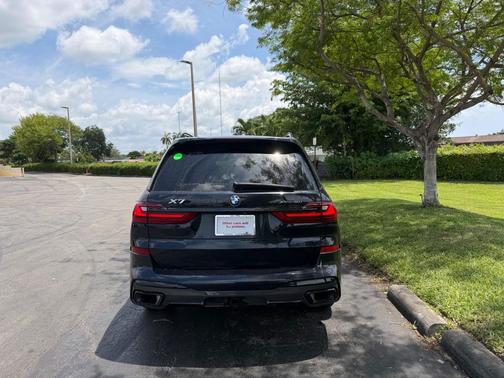 Carbon Black Metallic 2022 BMW X7 xDrive40i