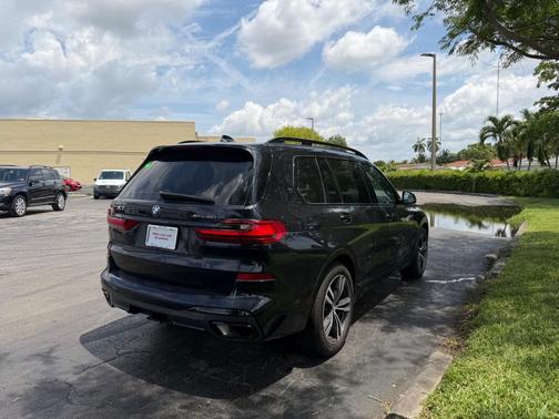 Carbon Black Metallic 2022 BMW X7 xDrive40i